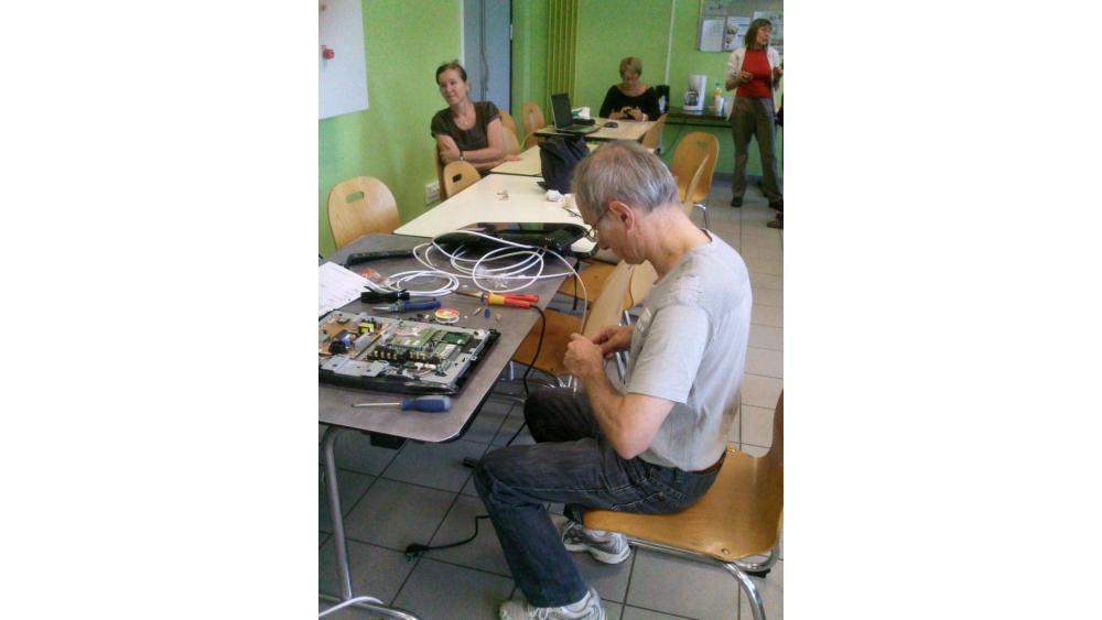2013-09-13-repair-cafe-02-11-60e66aa78e678565789598.jpg