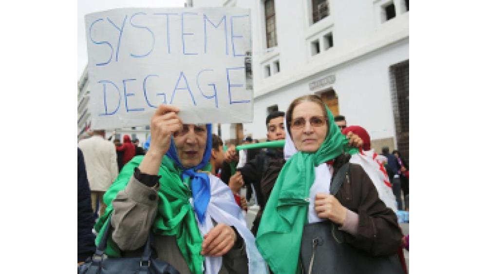 algerie-manif-2-60e66ad8d4a83419542823.jpg