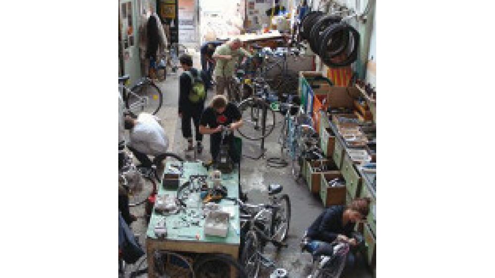 atelier-petitvelo-une-60e66ac553217683385090.jpg
