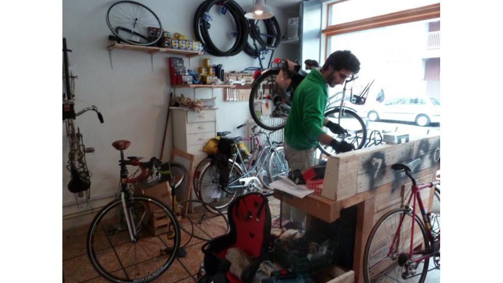 cafe-velo-6-60e66aa2524b4259038060.jpg