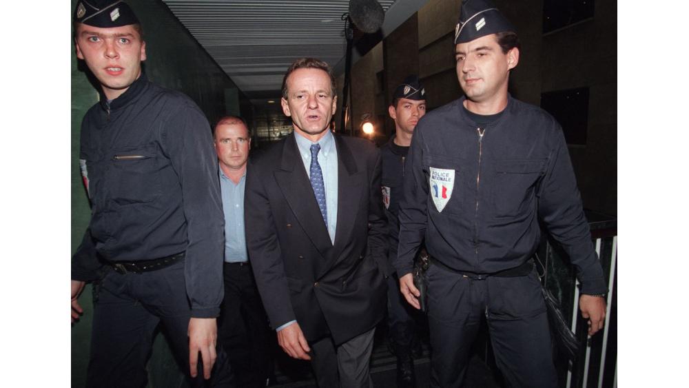 carignon-policiers-615b00f5788cb170828728.jpg