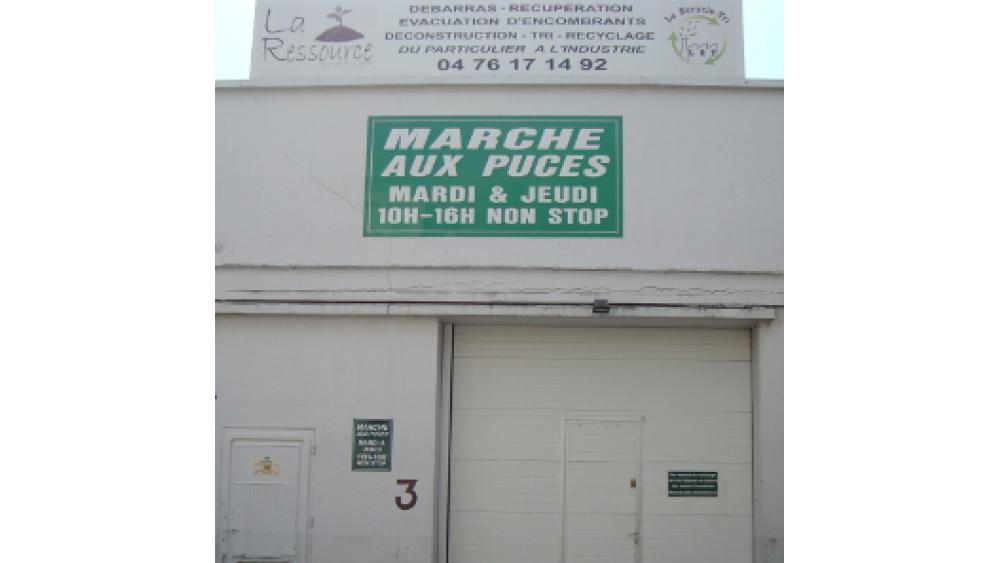 facade-ressourcerie-puces-60e66a9f3aa4f874881545.jpg
