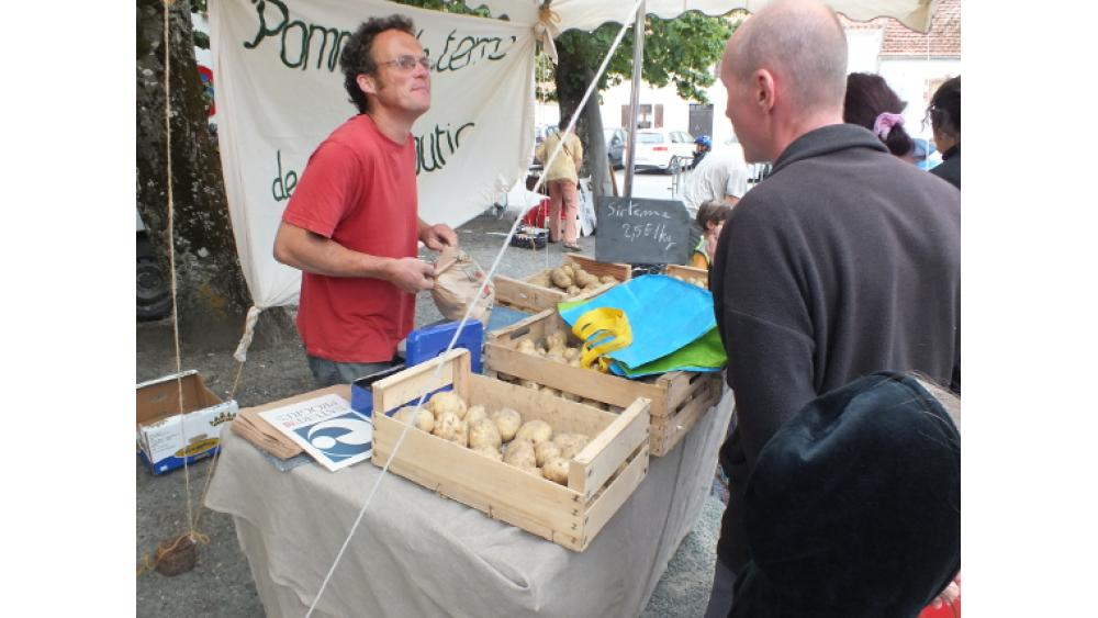 marche-paysan-2-60e66ab841433511345615.jpg
