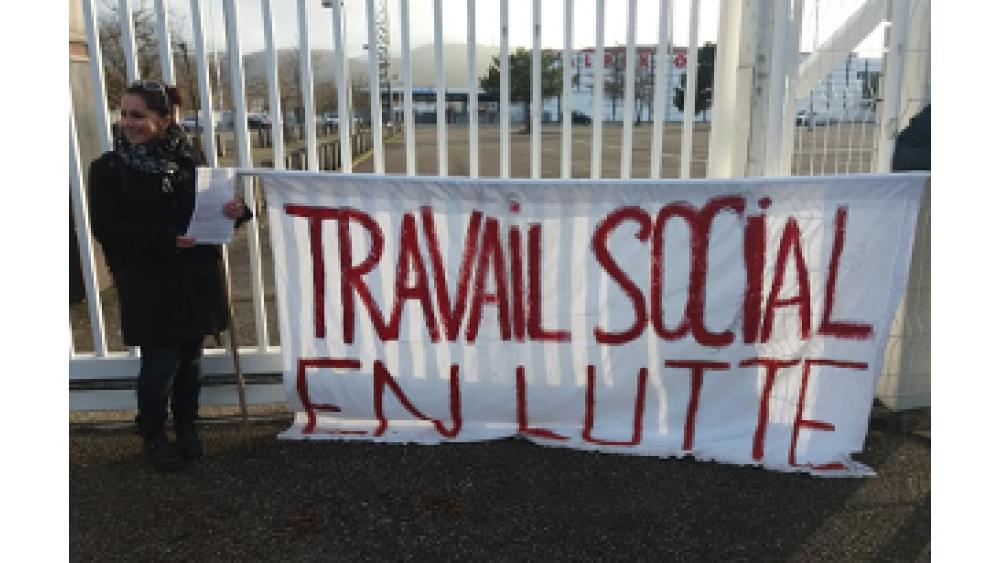travail-social-une-60e66ae62c913060851339.jpg