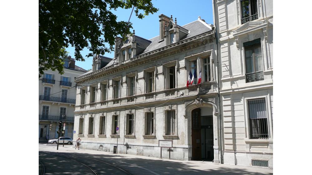tribunal-admin-2-60e66aa5410f0356182817.jpg