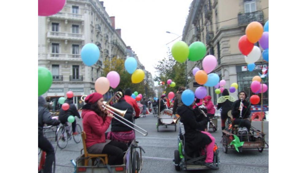 veloparade-musiciennes-60e66aa4b0970455181073.jpg