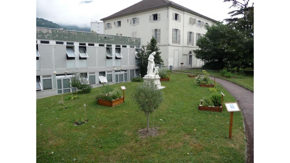 villars-4-60e66ac82035c078078712.jpg