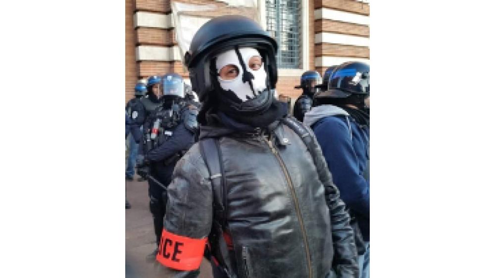violence-police-une-60e66ad8d9142911389024.jpg