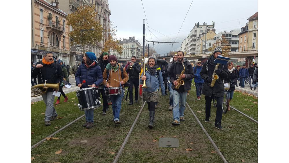 fanfare-de-lutte-615827174eeac576150390.jpg