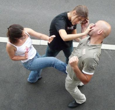 autodefensefemme-60e66aafc46fb060221253.jpg