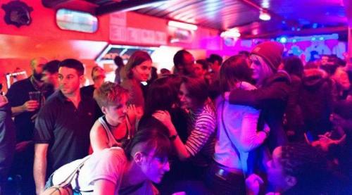 bar-lesbien-60e66ab7b3635163794208.jpg