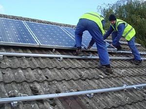 installation-panneaux-solaires-60e66aada61e0327637071.jpg