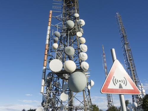 ondes-une-617bf3be4a5fb461371898.jpg